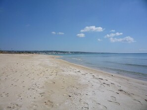 Beach nearby, sun-loungers, beach towels
