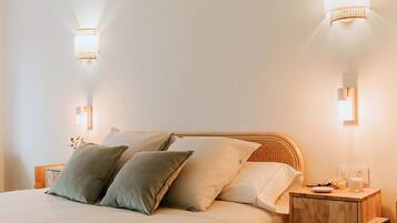 4 makuuhuonetta, työpöytä, silitysrauta/-lauta, vauvan matkasänky