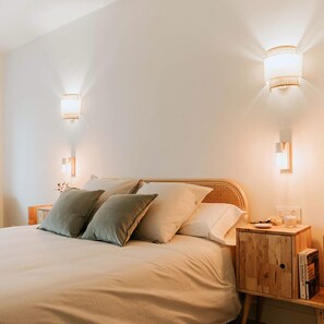 4 bedrooms, desk, iron/ironing board, travel cot