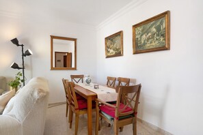 Dining - Apartment "Casa Cristina" with Sea Views, Terrace and Wi-Fi (Conil de la Frontera)