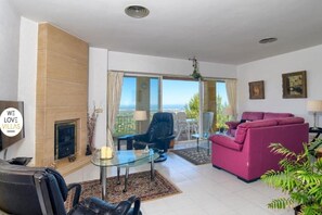 TV, lettore DVD, impianto stereo