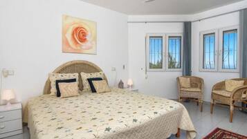 2 slaapkamers, een strijkplank/strijkijzer, gratis wifi, beddengoed