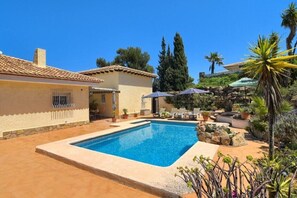 Pool - Casa Koko: Luxury & Tranquility at La Sella – Near Golf Course and Mediterranean Sea (Pedreguer)
