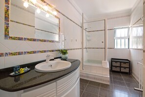 Bathtub, hair dryer, towels