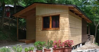 Caravana "Le Sorgenti - Chalet 42" con vistas a la montaña y jardín privado