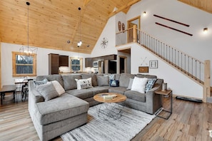 Smart TV, fireplace - Paradise Valley Lodge (Bethel)