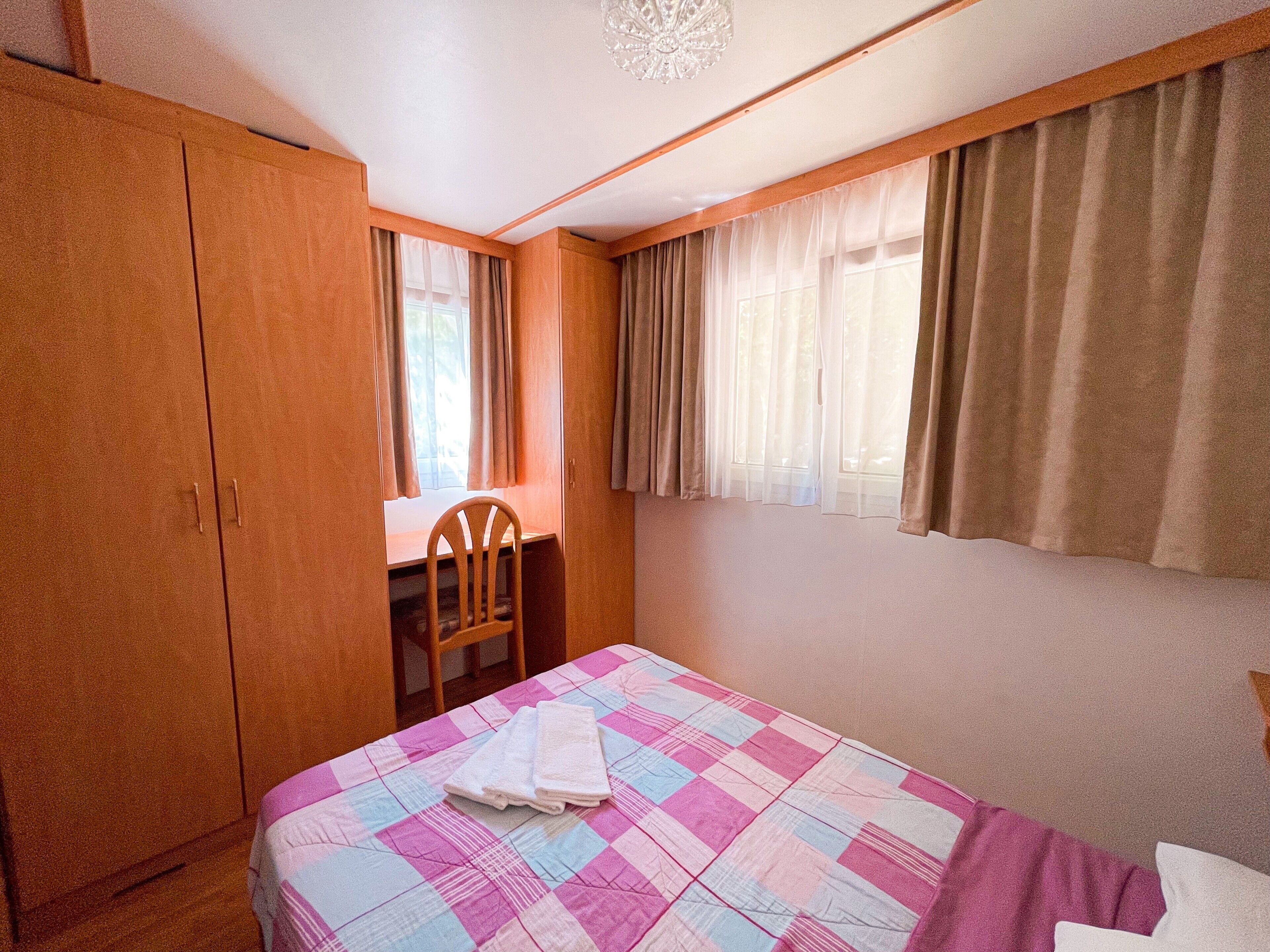 2 bedrooms, bed sheets