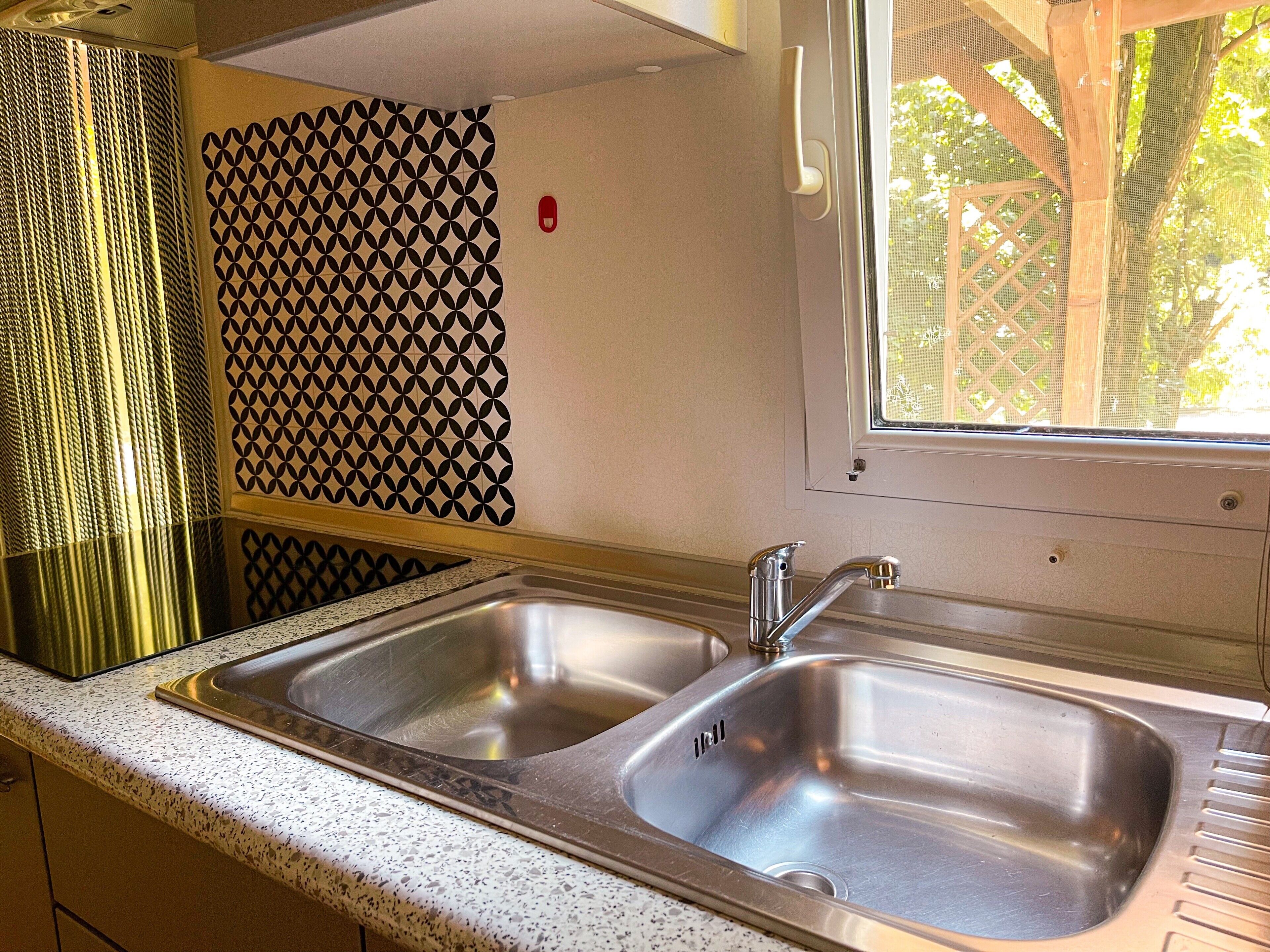 Fridge, microwave, stovetop, cookware/dishes/utensils