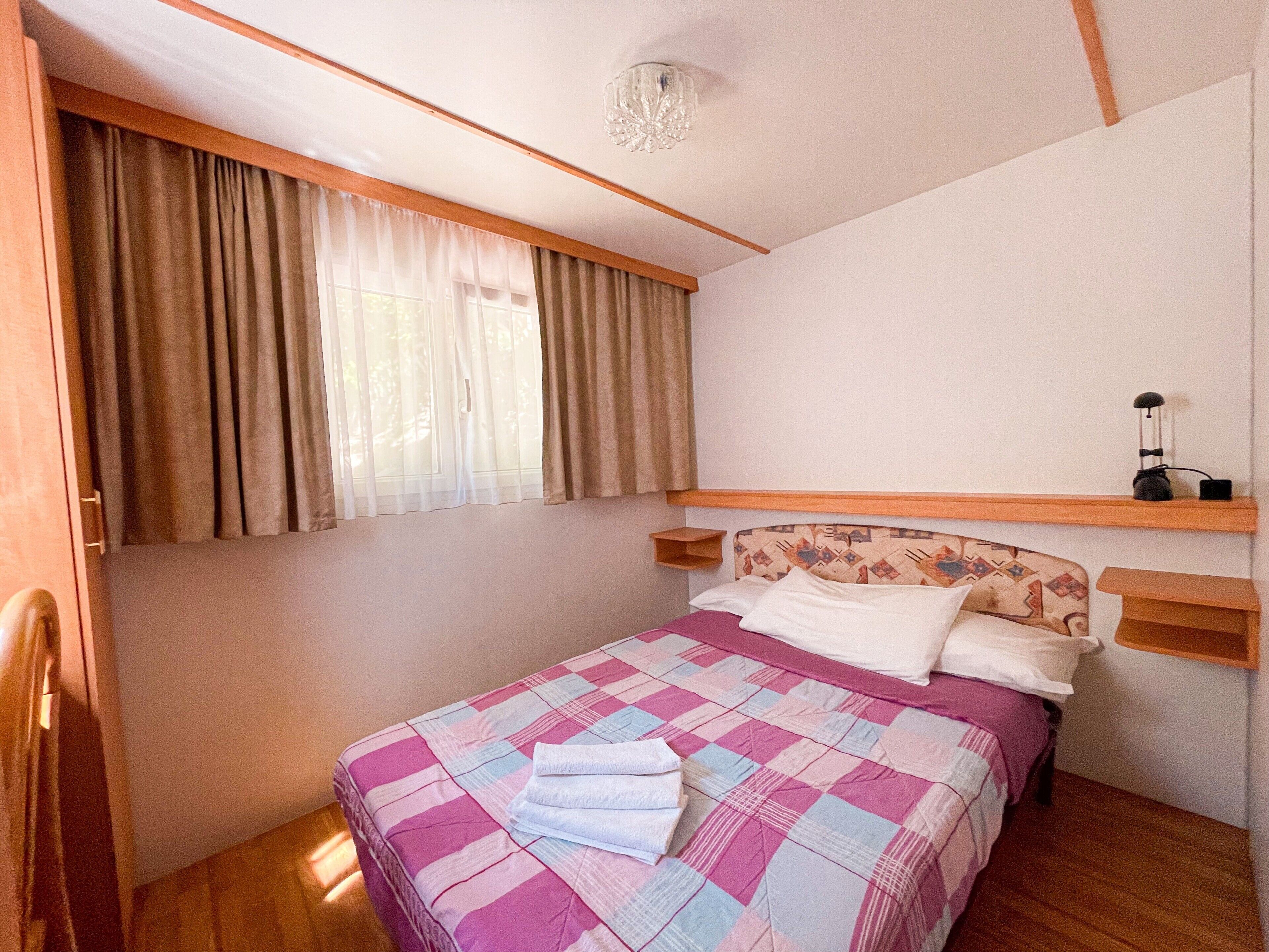 2 bedrooms, bed sheets