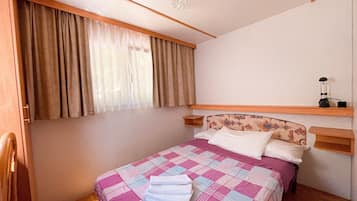 2 bedrooms, bed sheets