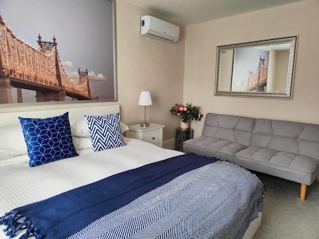 Deluxe Double Room | Iron/ironing board, free WiFi, bed sheets. St. Johns Wood Boutique Hotel