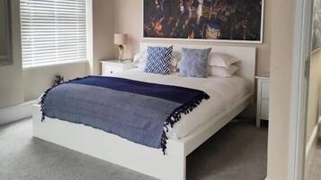 Deluxe Double Room | Iron/ironing board, free WiFi, bed sheets