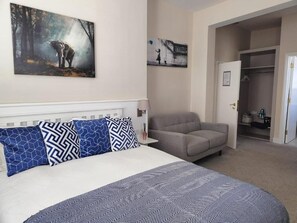 Quarto casal luxo | Ferros/tábuas de passar roupa, Wi-Fi de cortesia, roupa de cama