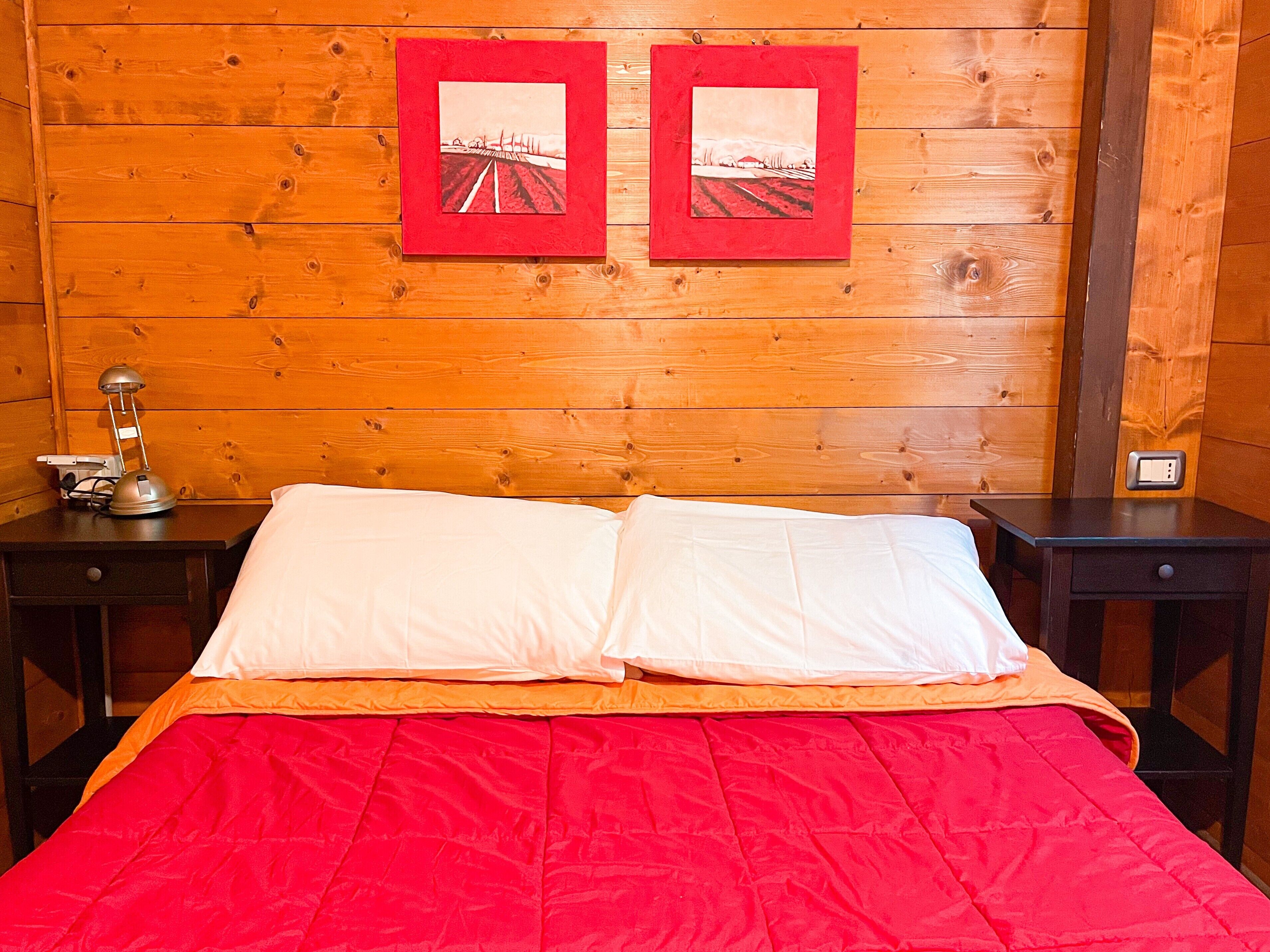 1 bedroom, bed sheets