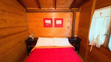 1 bedroom, bed sheets