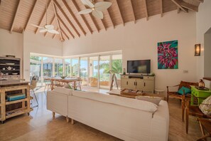 TV - Exceptional Hillside Haven (Jolly Harbour)