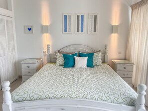 2 bedrooms, iron/ironing board, free WiFi, bed sheets - Beautiful Waterfront Villa (Jolly Harbour)