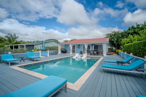 Serene Poolside Sanctuary