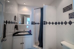 Bathtub, hair dryer, towels