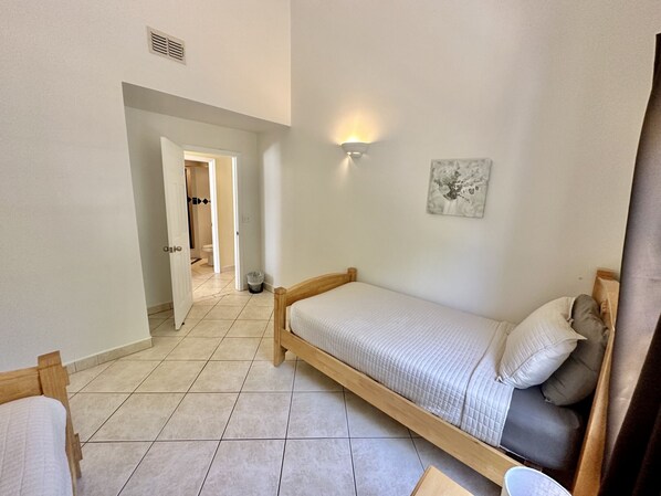 4 bedrooms, iron/ironing board, free WiFi, bed sheets