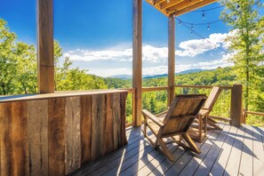 Terrace/patio - Western Ridge Lodge: Indoor Pool, Mtn Views, Home Theater, Game Room, Hot Tub, WiFi, Fire Pit... (Sevierville)