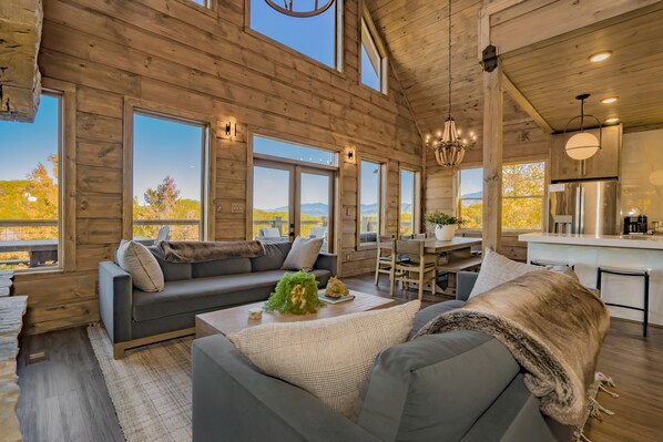 TV, fireplace, video games, ping pong - Western Ridge Lodge: Indoor Pool, Mtn Views, Home Theater, Game Room, Hot Tub, WiFi, Fire Pit... (Sevierville)