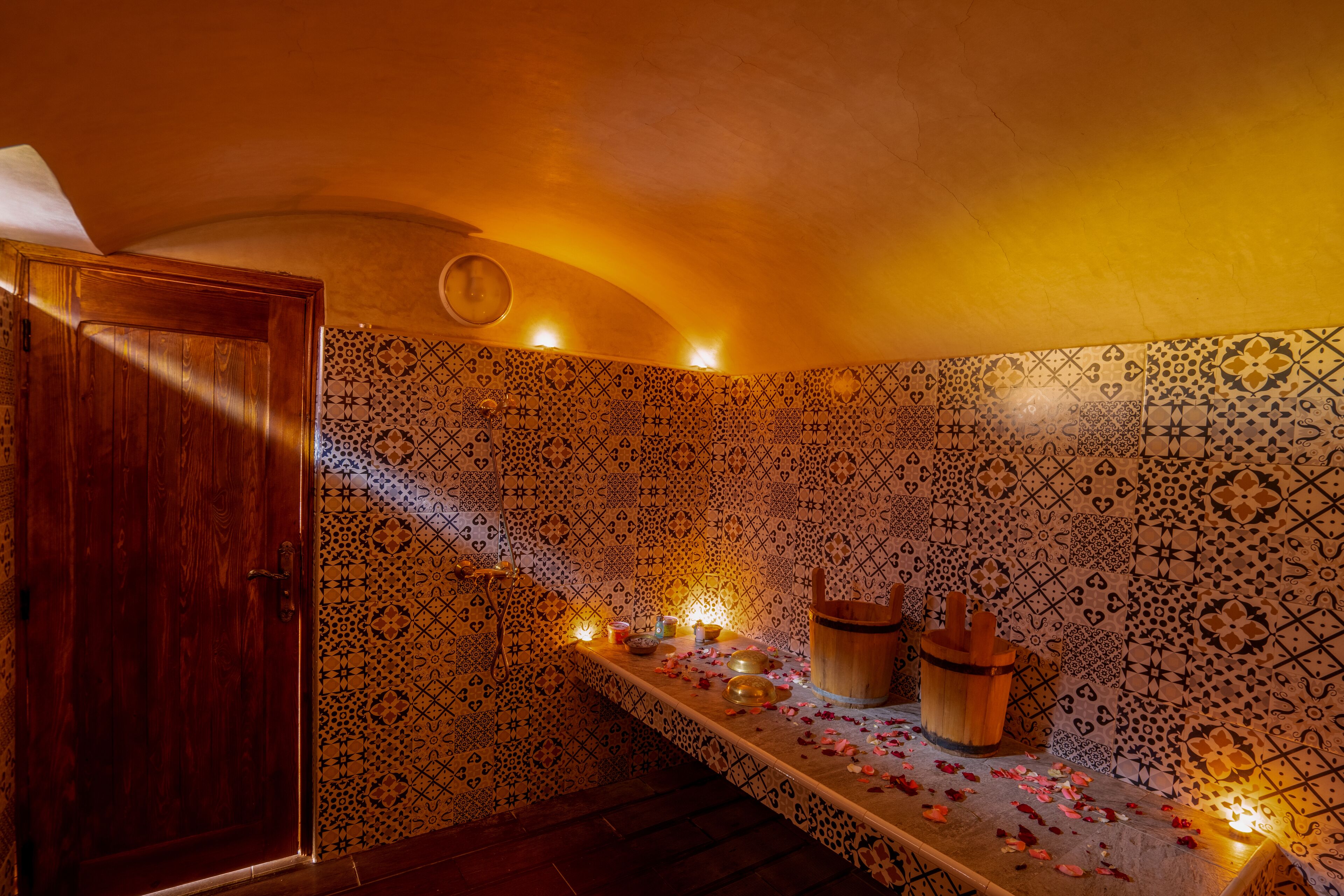 土耳其浴、身体护理、运动按摩、身体磨砂、面部护理、脚底按摩