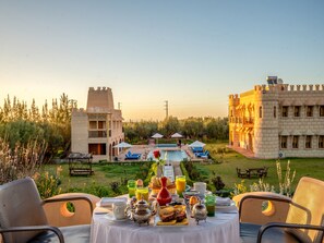 Free daily continental breakfast - Atlas Castle Marrakech (Ghmate)