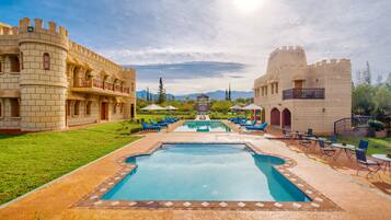 2 outdoor pools