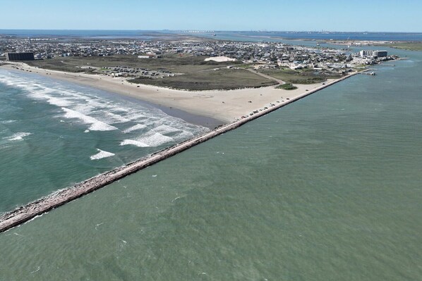 Beach nearby - Cranes Roost | Pet OK | Pool | Close to Beach | Gated Community (Port Aransas)