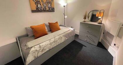 Urban 3 Bedroom Home in Kings Heath-Great Location