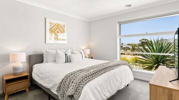 4 bedrooms, iron/ironing board, travel cot, Internet