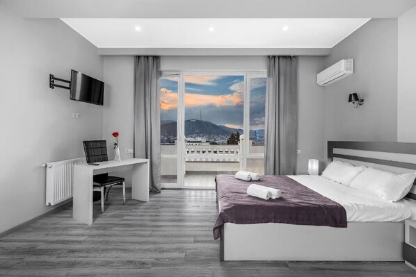 Family Quadruple Room | Free WiFi - White House (Tbilisi)