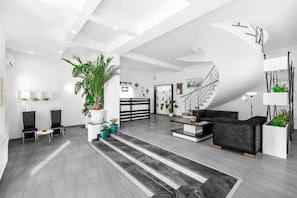 Reception - White House (Tbilisi)