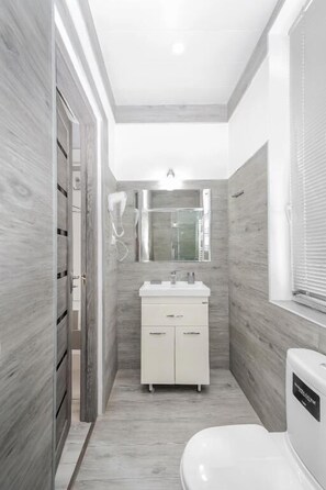 Family Quadruple Room | Bathroom - White House (Tbilisi)