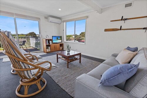 The Lake Villa - Enjoy views over the treetops of downtown as you relax