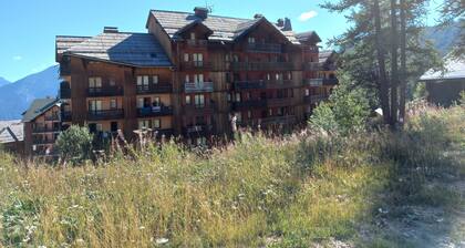 Duplex apartment 8-10p in Risoul at the foot of the slopes ski area Vars Risoul