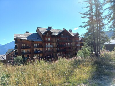 Duplex apartment 8-10p in Risoul at the foot of the slopes ski area Vars Risoul