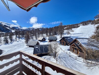 Duplex apartment 8-10p in Risoul at the foot of the slopes ski area Vars Risoul