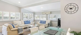 The Lakehouse - Spacious Cottage!