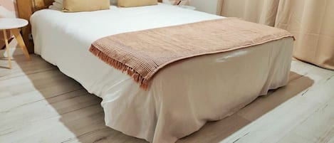 書桌、熨斗/熨衫板、可攜式嬰兒床、免費 Wi-Fi