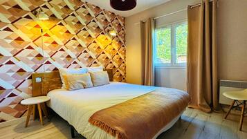 Bureau, fer et planche à repasser, lit parapluie, Wi-Fi gratuit