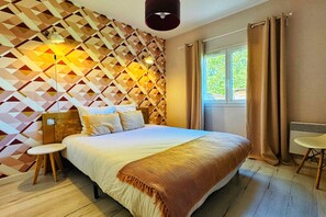 Schreibtisch, Bügeleisen/Bügelbrett, Reisekinderbett, kostenloses WLAN