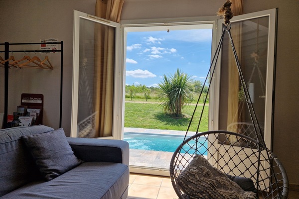 TV connectée, baby-foot, livres