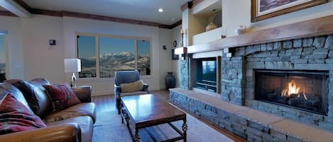 Smart TV, fireplace, DVD player, stereo