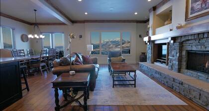 Luxurious Mountain Home with 7 BRs_ private hot tub w amazing views | 7 Bed, 7 Bath