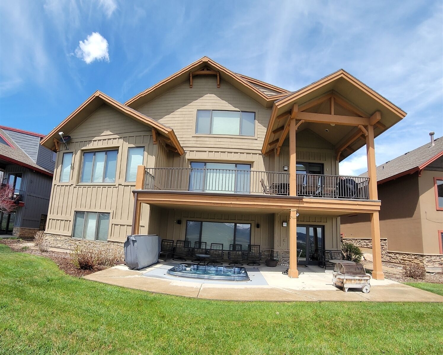 Luxurious Mountain Home with 7 BRs_ private hot tub w amazing views