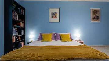 Iron/ironing board, free WiFi, bed sheets