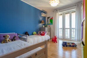 2 makuuhuonetta, silitysrauta/-lauta, ilmainen Wi-Fi, vuodevaatteet