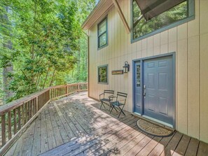 Terrace/patio - 5 Bathrooms, 2 Flex Rooms, 3½ Bathrooms!  Sandy Beach, Pet Friendly, Hot Tub, Fire Pit & Wifi! (Huddleston)